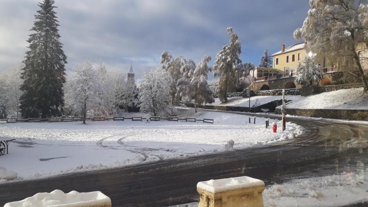 Hotel Gites Des Touristes Vollore-Montagne ภายนอก รูปภาพ
